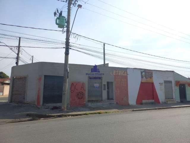 Esquina com casa residencial e cinco pontos comerciais no Cecap