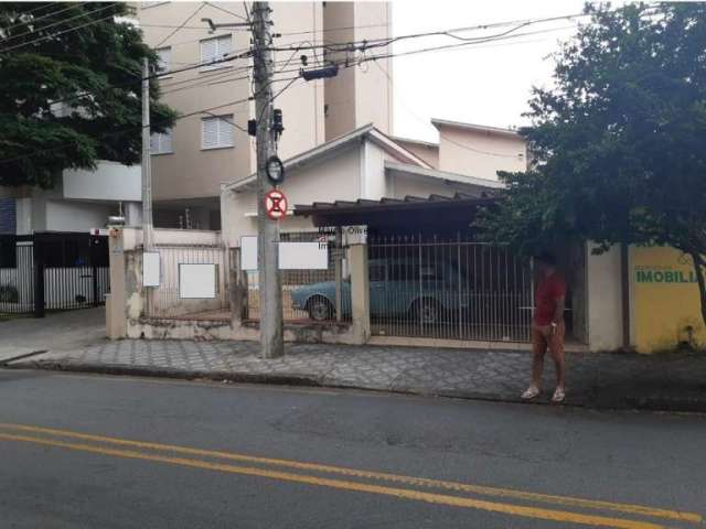 Casa Venda em bairro comercial com terreno 350m², aceita ouvir oferta no valor.