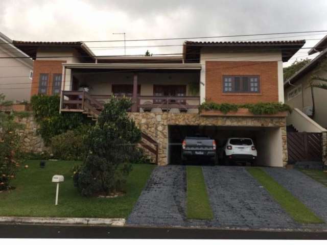 Casa de Luxo em Condomínio no Centro de Vinhedo-SP: 3 quartos, 1 suíte, 3 salas, 4 banheiros, 4 vagas, 282m².