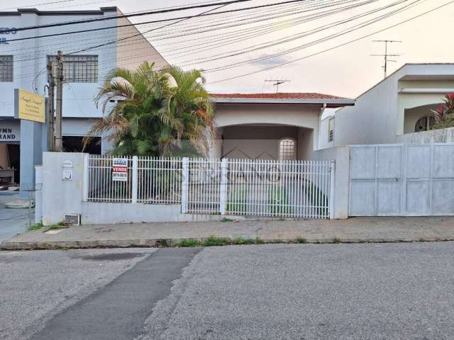 Casa à venda em Vinhedo-SP: 3 quartos, 1 suíte, 2 salas, 2 banheiros, 3 vagas de garagem, 231m² - Nova Vinhedo!