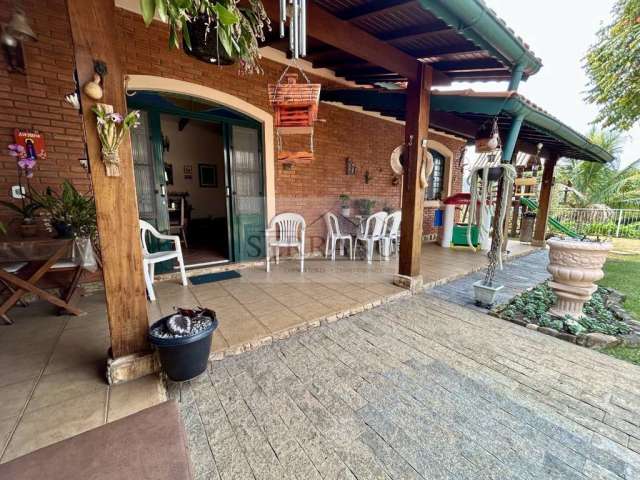 Casa em Condomínio de Luxo em Vinhedo-SP, 3 Quartos, 2 Suítes, 6 Vagas de Garagem - Imperdível!