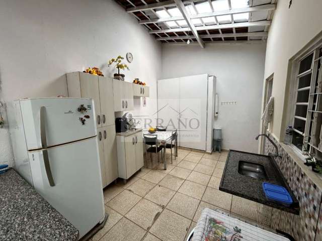 Imóvel à venda em Vinhedo-SP: casa com 3 quartos, 1 suíte, 2 salas, 1 banheiro, 3 vagas de garagem e 180,41m² de área.