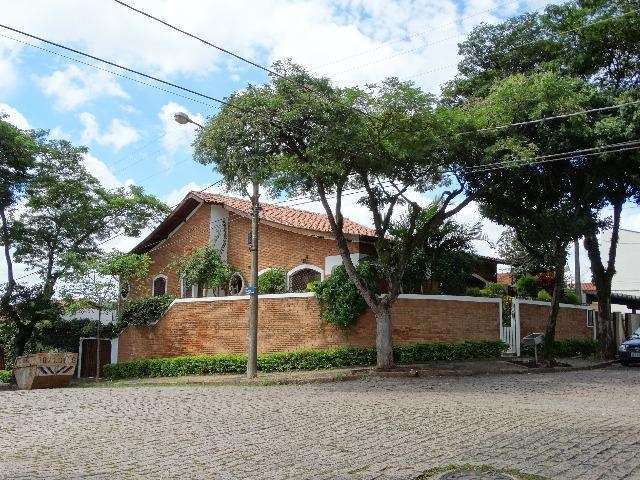 Casa à venda em Valinhos-SP, Jardim Bela Vista: 3 quartos, 3 suítes, 3 salas, 5 banheiros, 4 vagas, 327m² de área.