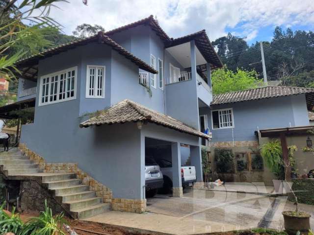 Casa para Venda em Teresópolis, Jardim Europa, 3 dormitórios, 1 suíte, 5 banheiros, 2 vagas