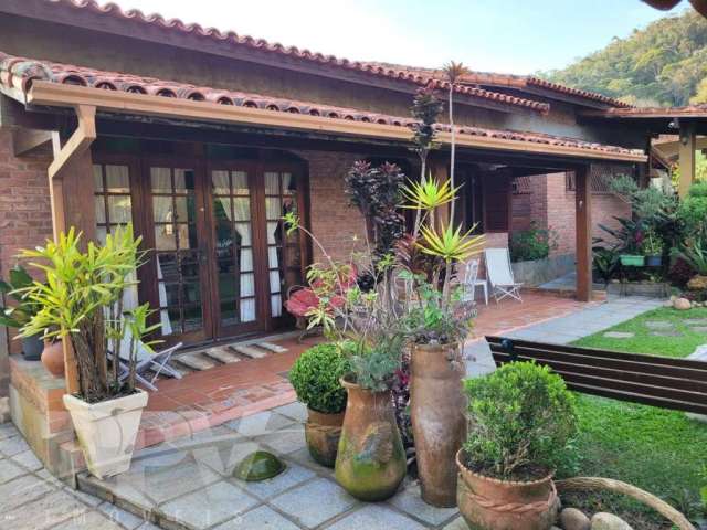 Casa para Venda em Teresópolis, Barra Do Imbuí, 3 dormitórios, 2 suítes, 3 banheiros, 2 vagas