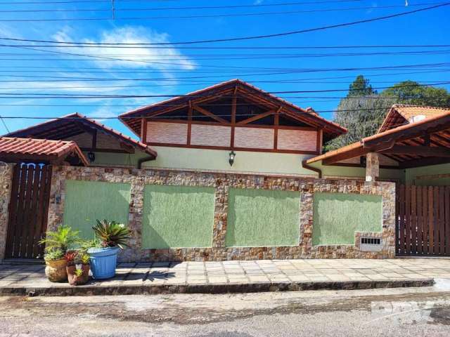 Casa para Venda em Teresópolis, Golfe, 3 dormitórios, 1 suíte, 2 banheiros, 3 vagas