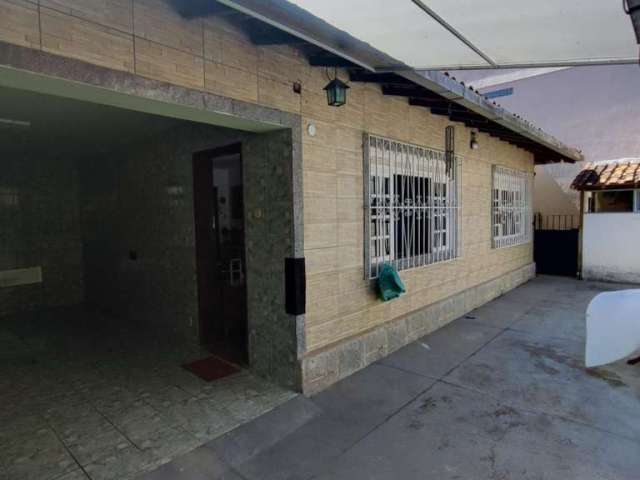 Casa para Venda em Teresópolis, Tijuca, 5 dormitórios, 4 suítes, 2 banheiros, 2 vagas