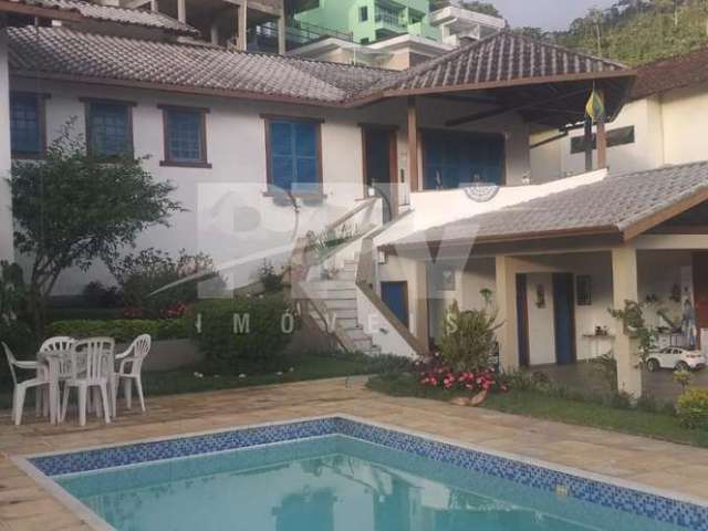 Casa para Venda em Teresópolis, Tijuca, 4 dormitórios, 2 suítes, 3 banheiros, 2 vagas