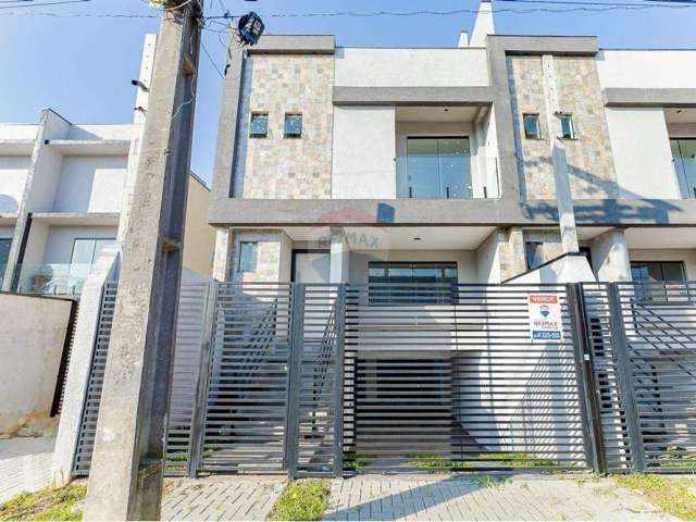 Excelente Sobrado Triplex Novo no Sitio Cercado