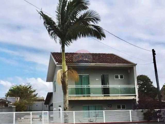 Sobrado em Itapoá 153m² com piscina e porteira fechada, 250 metros da Praia das Palmeiras – SC