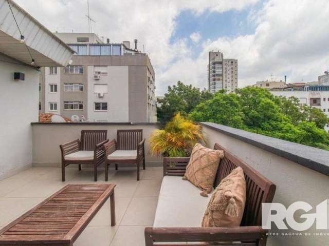 Cobertura 3 quartos, totalmente reformada, com 155m² de área privativa no bairro Auxiliadora.&lt;BR&gt;O primeiro pavimento conta, dois quartos, banheiro social, living para 2 ambientes, cozinha, lava