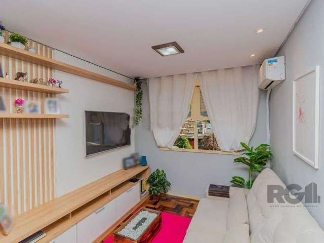 Apartamento de 2 dormitorios a venda no Bairro Petrópolis.&lt;BR&gt;apartamento de 55m², no Bairro Petrópolis. Com 2 dormitórios, sala, banheiro, cozinha e área de serviço. O imóvel, teve reforma na H