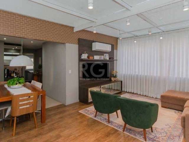 Excelente apartamento 3 dormitórios (1 suíte), novo, finamente mobiliado e decorado, com living amplo 2 ambientes, cozinha completa com churrasqueira, área de serviço, ar-condicionado split, água quen