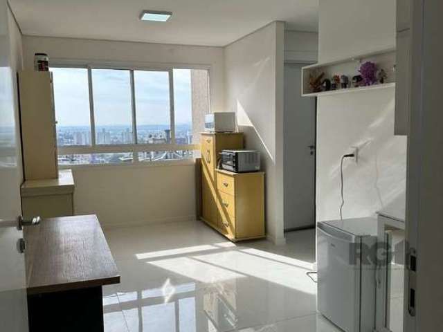 Lindo apartamento de 2 dormitórios, com 2 banheiros, sendo 1 suíte. Vista excelente do 12º andar,  O apartamento vem com junker, piso em porcelanato, teto de gesso, churrasqueira, ar-condicionado, esp