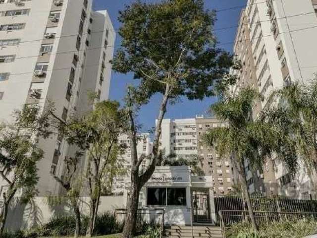 Apartamento 2 dormitórios, 1 suíte,  banheiro social, living para 02 ambientes, cozinha, com uma vaga de garagem coberta e escriturada.&lt;BR&gt;Andar alto com ótima ventilação,&lt;BR&gt;Condomínio co