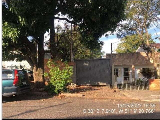 Ótimo terreno no bairro Vila Jardim com área total de 251,25m², 6,70x37,50, ótima localização perto de todos recursos do bairro.&lt;BR&gt;Documentação em dia apto para financiamento bancário.