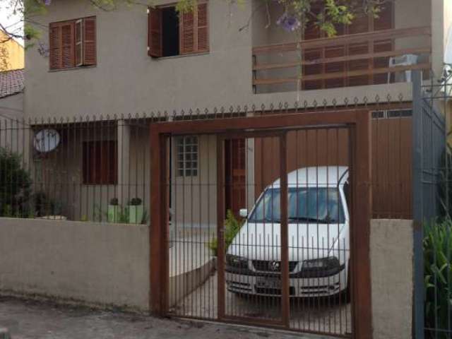 Casa  Residencial de 3 dormitórios no bairro Nonoai