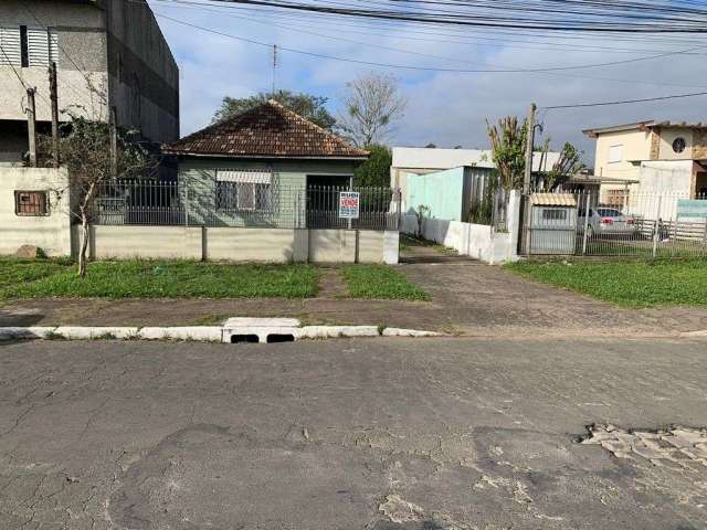 Casa de Madeira Com 3 Dormitorios  Bairro Niteroi Canoas RS