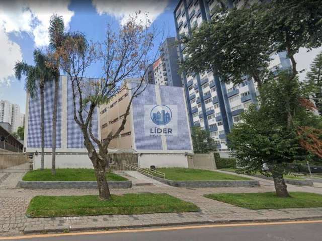 Apartamento em Condomínio fechado no bairro Cristo Rei, Curitiba Paraná - Vende-se incrível apartamento com 157m² totais 4 quartos sendo uma suíte e 3 banheiros e 2 vagas de garagem no bairro Cristo R