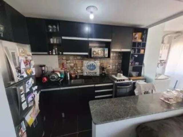 Apartamento em condomínio fechado bairro Portão - Vende-se apartamento semi mobiliado em condomínio Clube com 2 quartos, uma suíte no bairro Portão, Curitiba