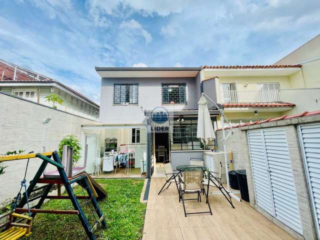 Vende-se lindo sobado de frente para rua de 4 quartos e quintal, no bairro portão, curitiba paraná