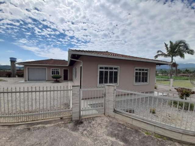 Casa com 3 quartos para alugar no Loteamento Santa Catarina, Biguaçu  por R$ 2.500