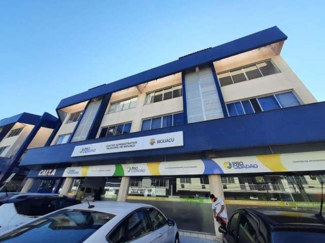 Sala comercial para alugar no Centro, Biguaçu  por R$ 1.300