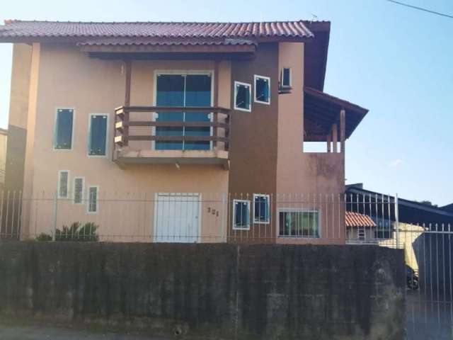 Casa com 3 quartos à venda na Serraria, São José  por R$ 950.000