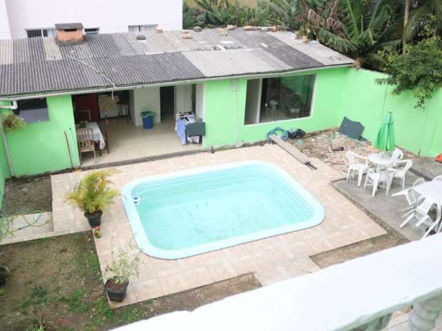 Casa com 8 quartos à venda no Areias, São José  por R$ 650.000