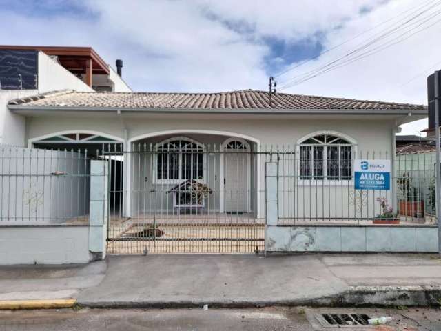 Casa com 3 quartos para alugar na Praia João Rosa, Biguaçu  por R$ 2.900