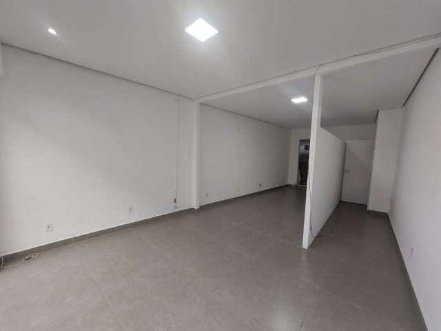 Casa comercial para alugar no Kobrasol, São José  por R$ 6.000