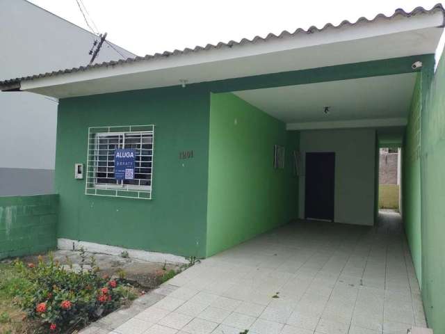 Casa com 2 quartos para alugar na Serraria, São José  por R$ 2.500