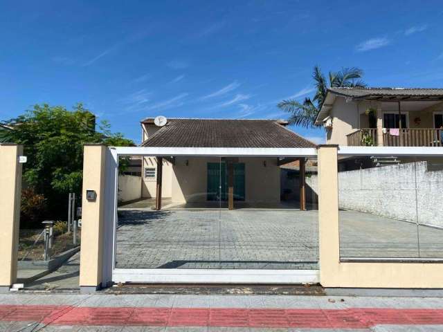 Casa com 3 quartos à venda no Jardim Janaina, Biguaçu  por R$ 750.000