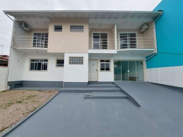 Casa com 3 quartos para alugar na Serraria, São José , 200 m2 por R$ 4.000