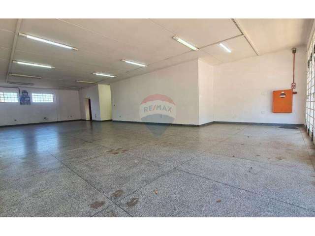 Aluga-se loja térrea R$9.200,00 de 133,15m²