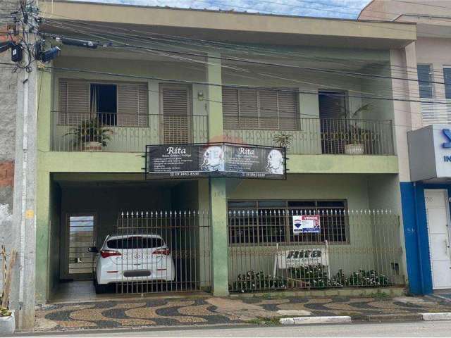 Casa sobrado, 5 dormitórios, 2 banheiros,1 vaga, 202,58 m² por R$ 799.000,00 - Centro - Itapira/SP