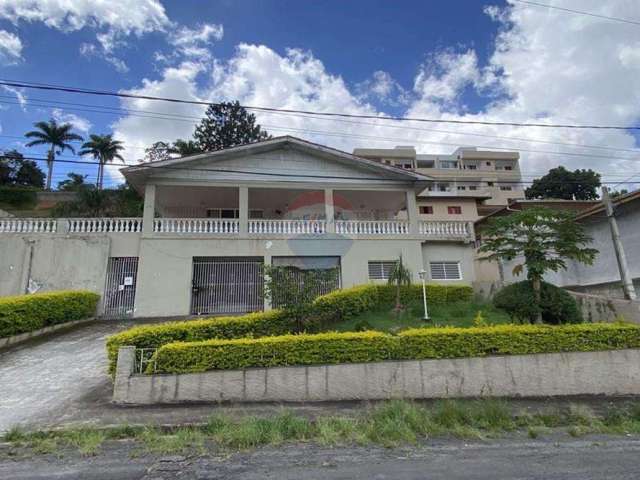 Casa com 850m² Jd.Mirante com 3 Quartos, 1 suíte 2 banheiros, garagem e edícula - Oportunidade- Aceita Permuta