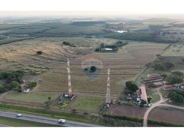 Gleba de terras com 263.250m² as margens da Rodovia SP-340