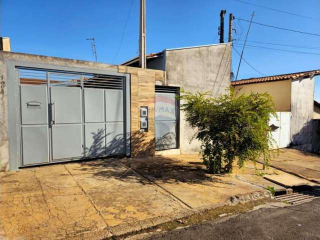 Vende-se Casa 3 Quartos 2 Banheiros - 140m² - Estiva Gerbi/SP