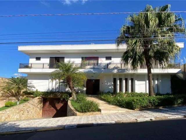 Casa em Serra Negra com 5 quartos, 4 suíites, edícula, salao de festa 600m² alto padrão R$1.750.000,00!