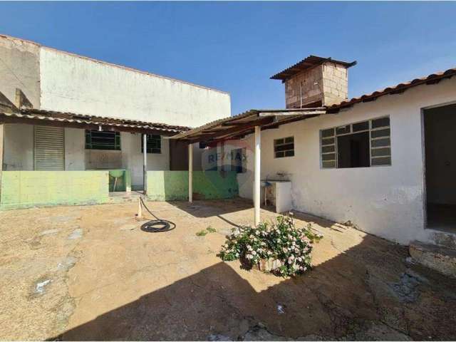 Casa, São Judas Tadeu, Santo Antônio de Posse - 3 casas sendo 1 com 2 quartos e 2 com 1 quarto