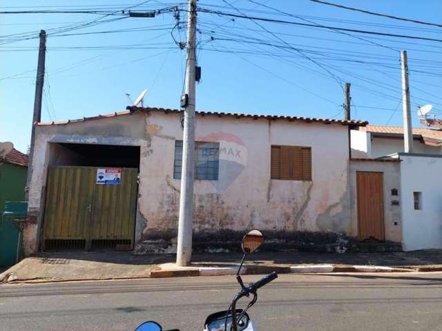 Casa a venda com amplo terreno no bairro Cubatão - Itapira SP