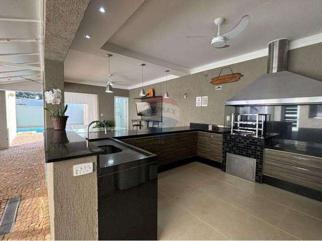 Casa a venda Jardim Murayama em Mogi-Mirim, inteira planejada com 3 suítes, Sala e Cozinha Amplas, Área Gourmet e uma linda Piscina