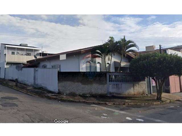 Excelente Oportunidade: Casa Para Morar + 2 Casas Para Alugar no Mesmo Terreno