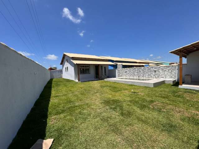 Casa com piscina no centro de Unamar