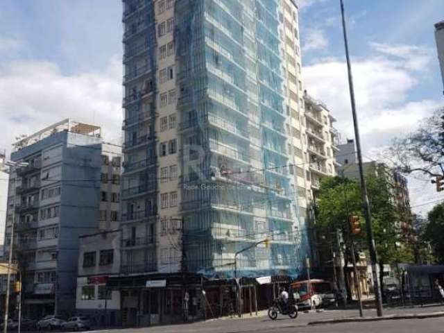 Apartamento à venda em uma das regiões mais históricas de Porto Alegre. Este amplo apartamento possui 100m² de área privativa, 3 quartos, 2 banheiros sociais, sala de estar ampla, cozinha estilo copa,