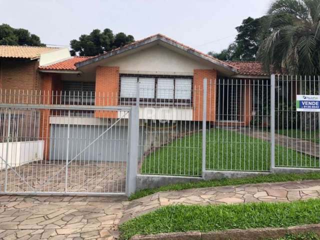 Excelente casa térrea, bairro Assunção             (coração da zona sul)&lt;BR&gt;4 dormitórios, com 4 vagas de garagem, 2 salas, living, hall de entrada.&lt;BR&gt;Ensolarada e bem arejada.&lt;BR&gt;P