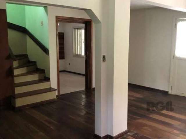 Casa com 3 quartos à venda na Avenida Ararangua, Guarujá, Porto Alegre, 224 m2 por R$ 620.000