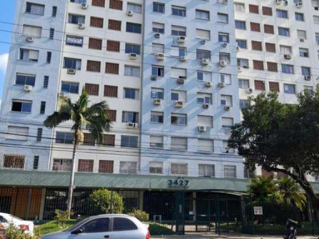 Apartamento à venda no Partenon, Porto Alegre.&lt;BR&gt;&lt;BR&gt;Ótimo apartamento de 2 dormitórios à venda no bairro Partenon, em Porto Alegre. Localizado na Avenida Ipiranga, próximo a comércios, e