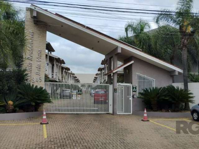 Excelente sobrado em condomínio a venda em Canoas, bairro N S das Graças. O imóvel mobiliado conta com 3 dormitórios, sendo um suite com hidro e sacada, 2 banheiros, lavabo, sala de estar com lareira,